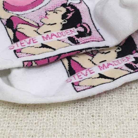 ❣️SOLD❣️NWOT 90’s Steve Madden girl comic socks - Picture 5 of 7